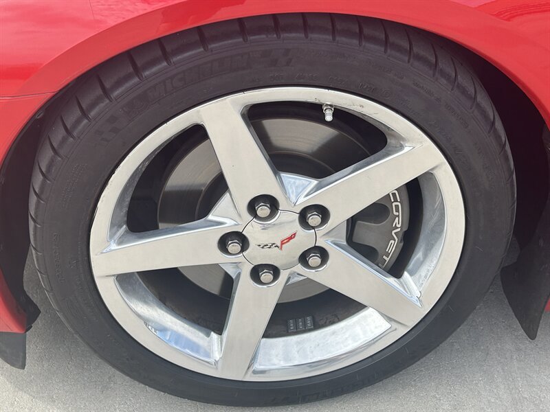 Used 2005 Chevrolet Corvette Convertible w/ Preferred Equipment Group image 20
