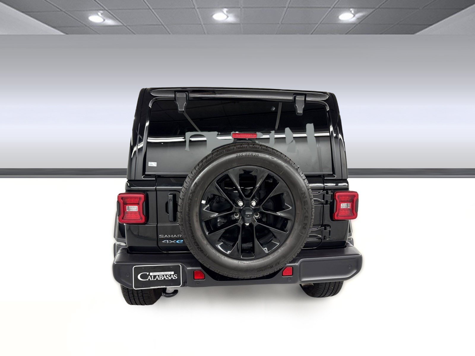 Used 2025 Jeep Wrangler Unlimited Sahara w/ Safety Group AWD/4WD image 9