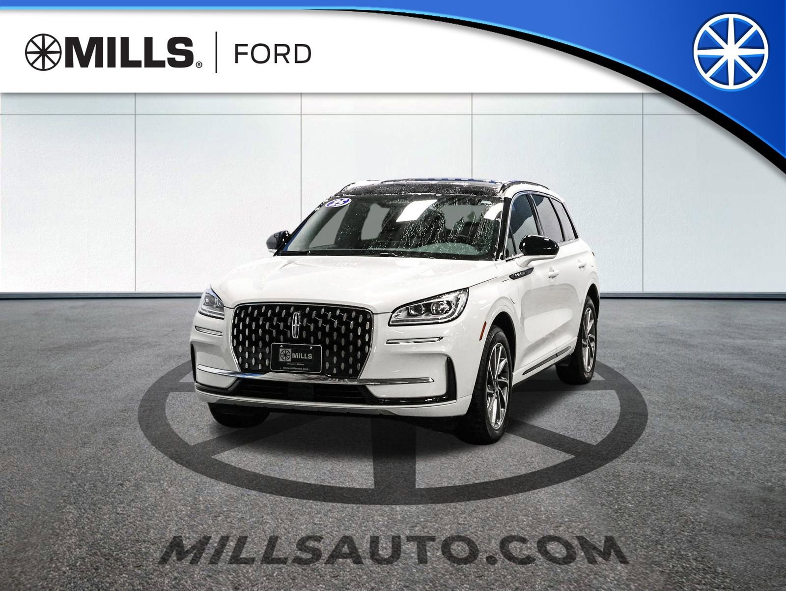 Used 2025 Lincoln Corsair Grand Touring image 1