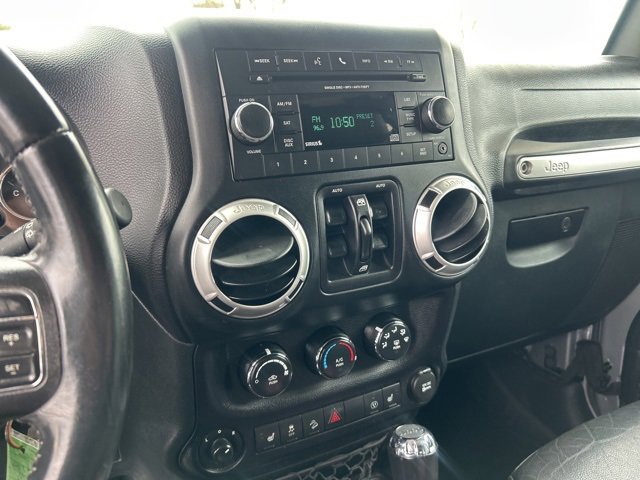 Used 2016 Jeep Wrangler Unlimited Sahara w/ Connectivity Group image 20