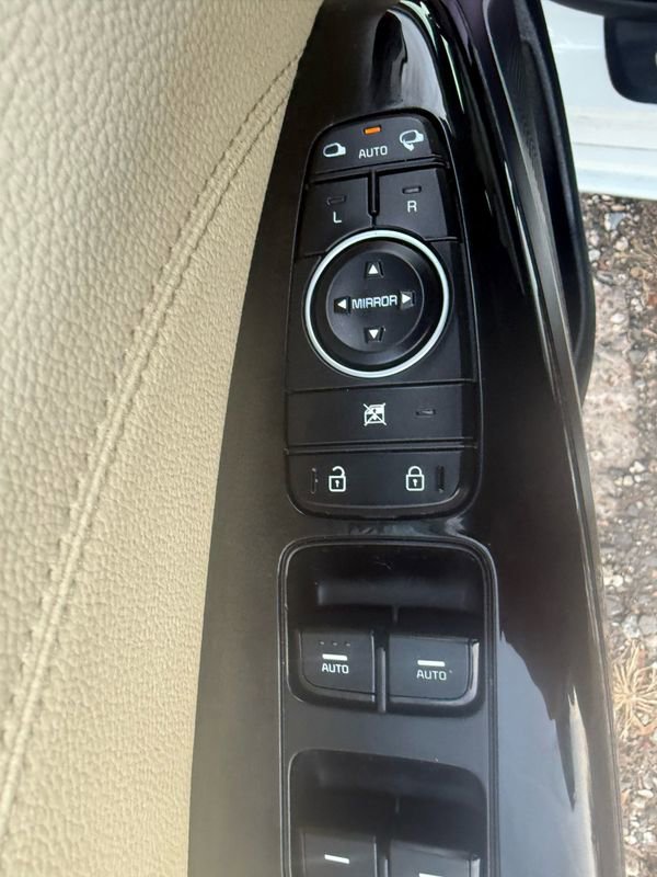 Used 2019 Kia Cadenza Premium image 18