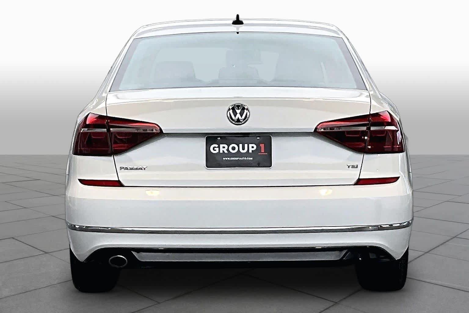 Used 2018 Volkswagen Passat 2.0T R-Line FWD image 5