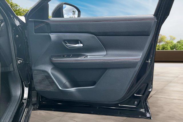 Certified 2025 Nissan Kicks SR FWD image 26