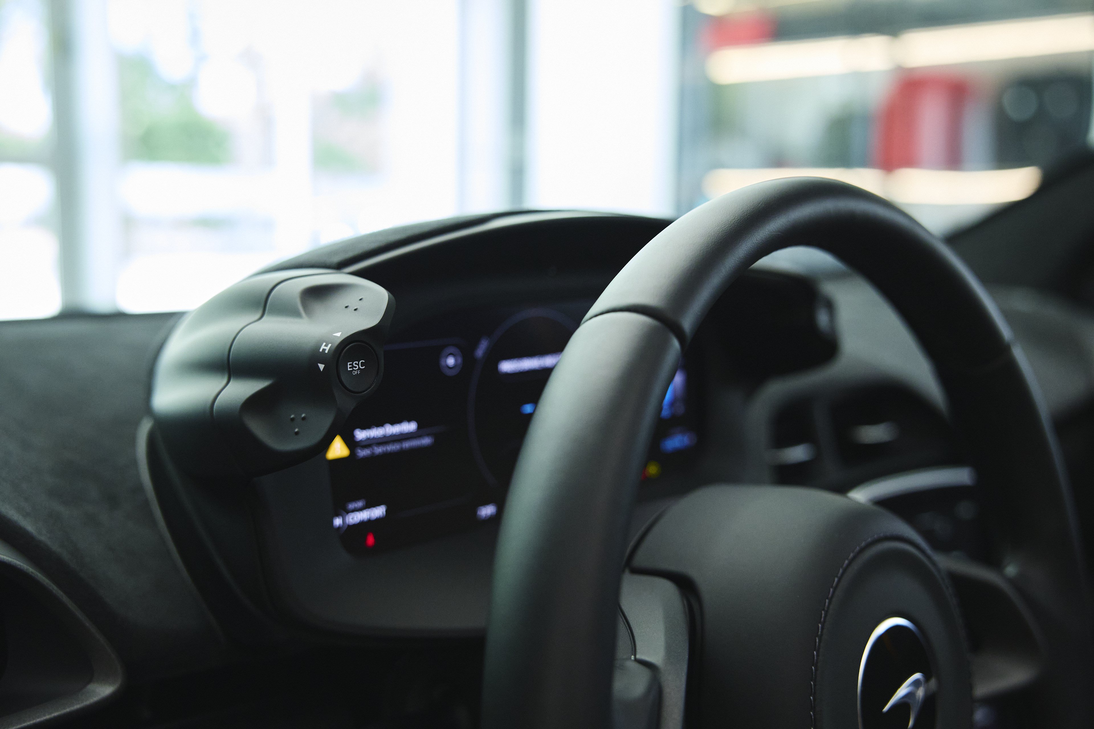 Used 2025 McLaren Artura Spider RWD image 53