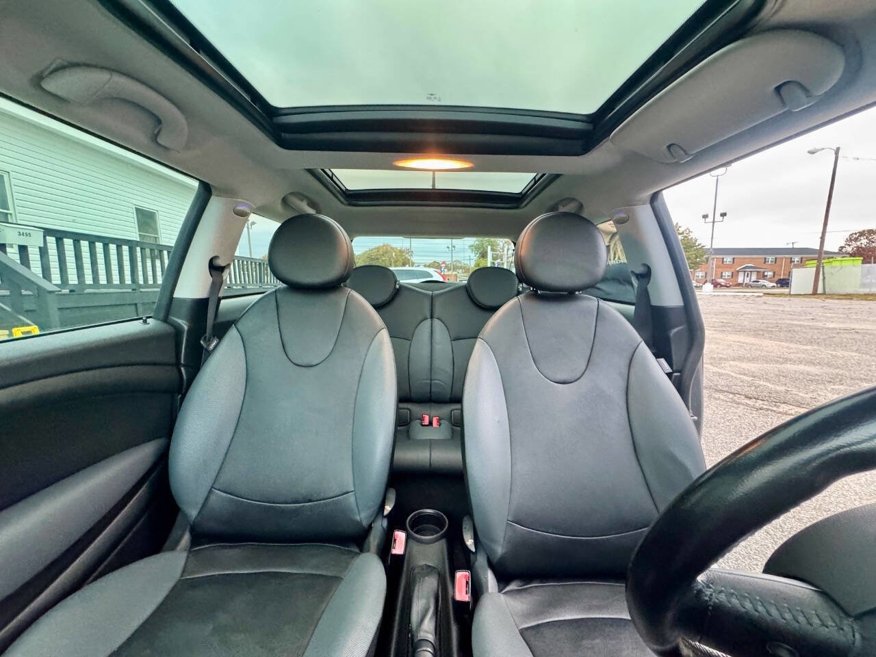 Used 2010 MINI Cooper Hardtop image 16