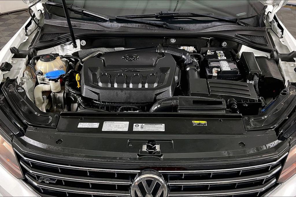 Used 2018 Volkswagen Passat 2.0T R-Line FWD image 12