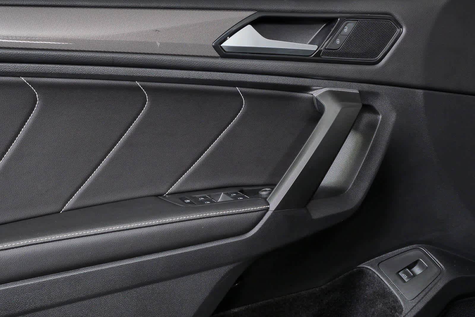 Certified 2024 Volkswagen Tiguan SE FWD image 6