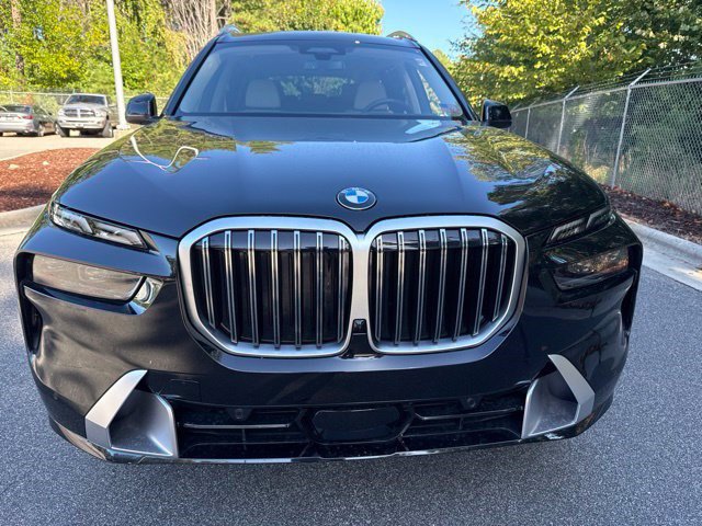 Certified 2026 BMW X7 xDrive40i w/ Executive Package AWD/4WD image 2