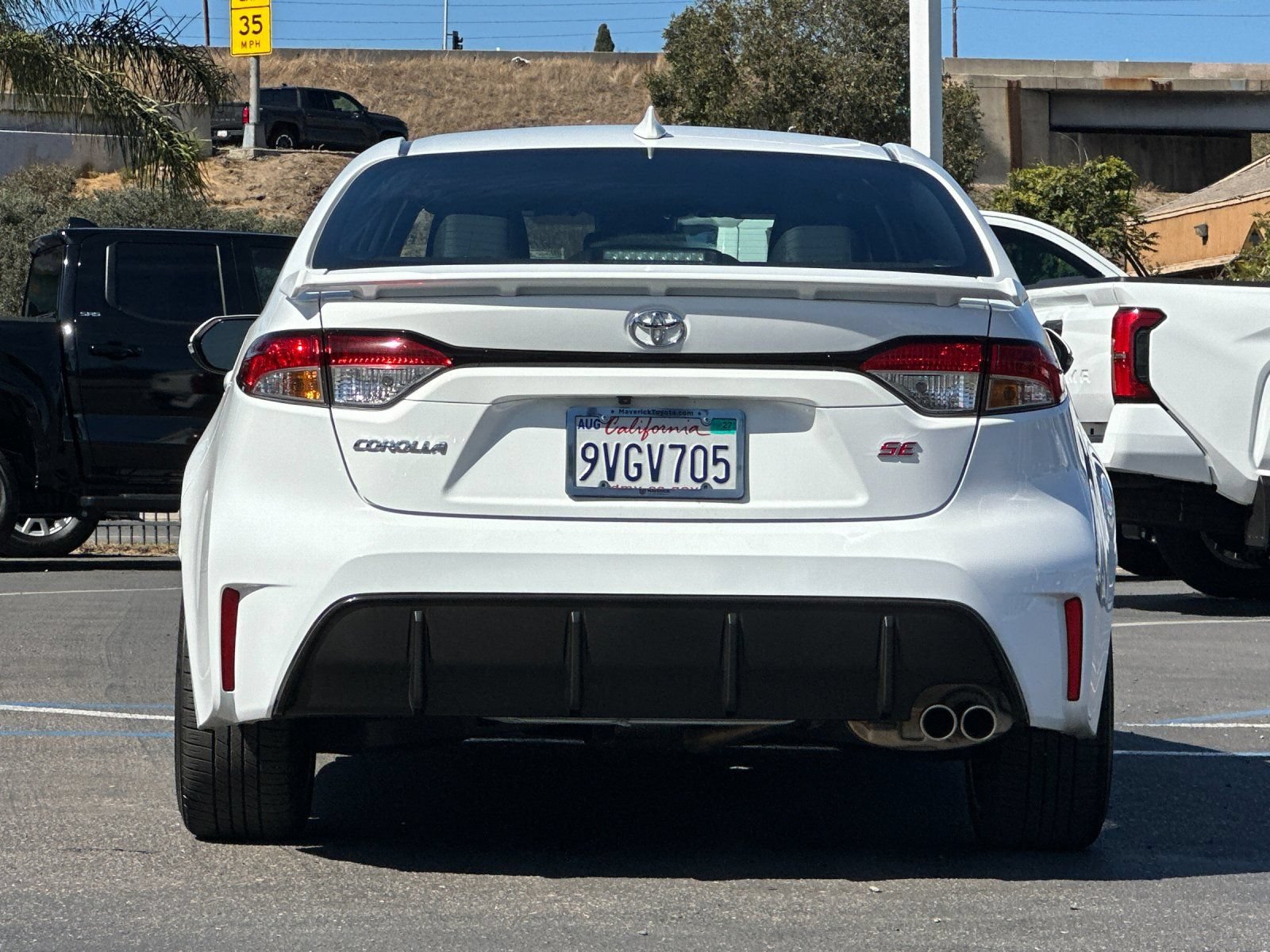 Used 2025 Toyota Corolla SE w/ SE Premium Package FWD image 4
