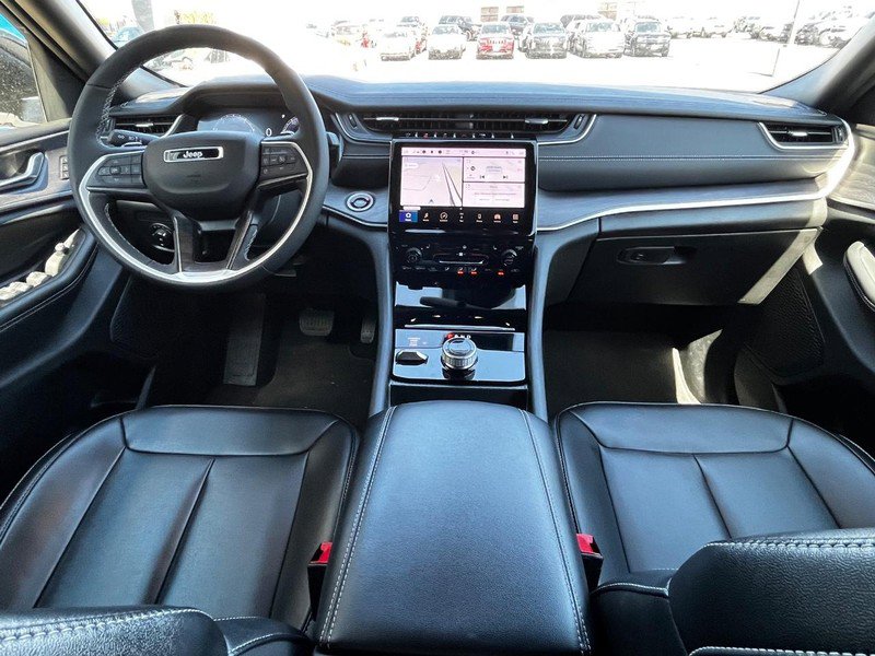 Used 2024 Jeep Grand Cherokee Limited image 5