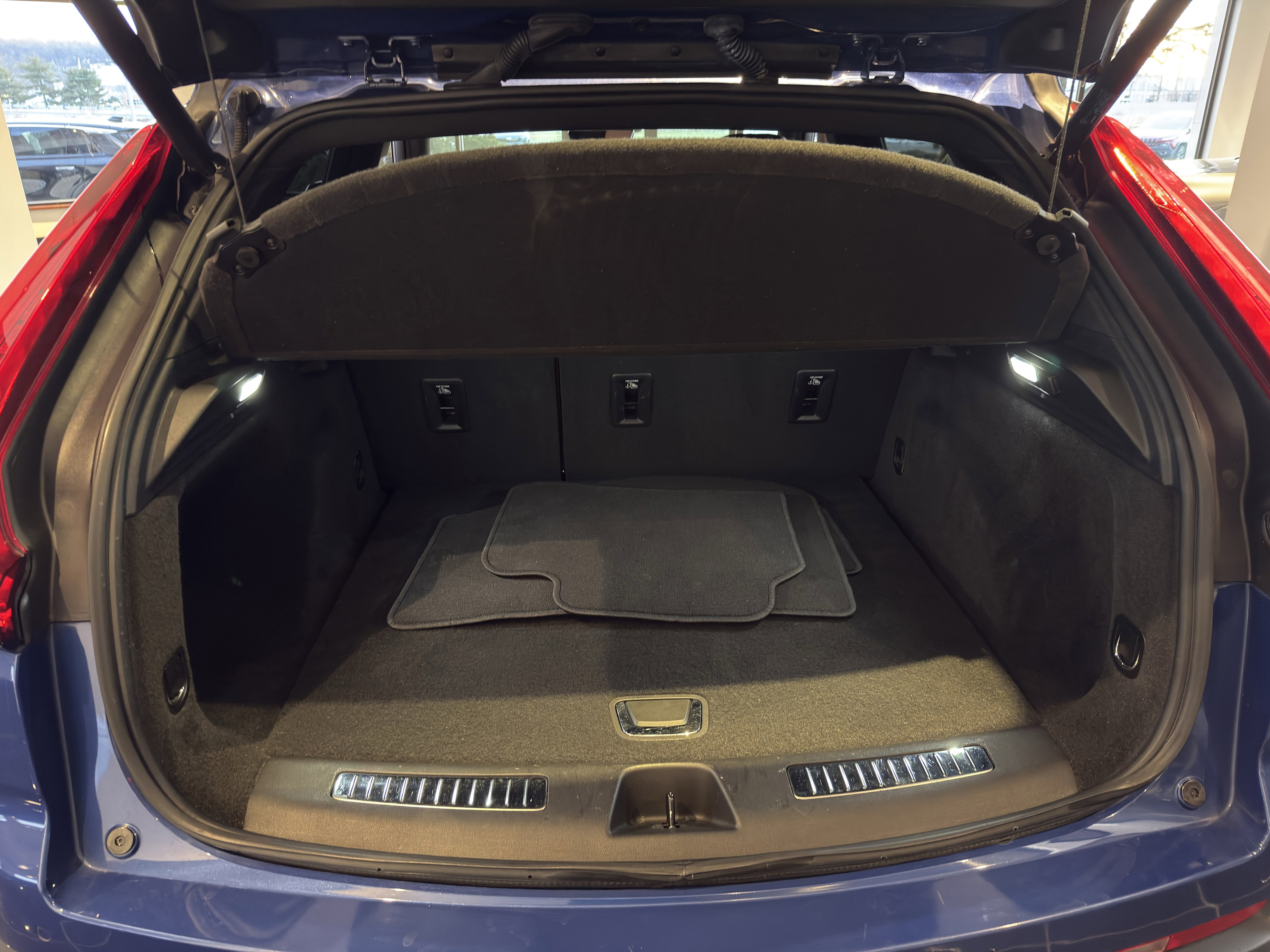 Certified 2022 Cadillac XT4 Premium Luxury w/ Enhanced Visibility Package image 5