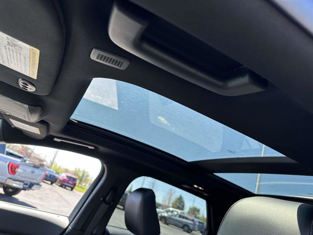 Used 2023 Ford Edge ST-Line image 11