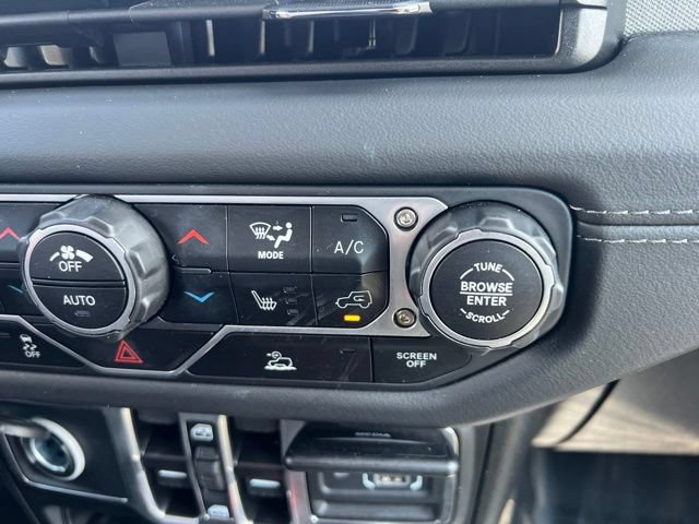 Used 2025 Jeep Wrangler Unlimited Sahara AWD/4WD image 14