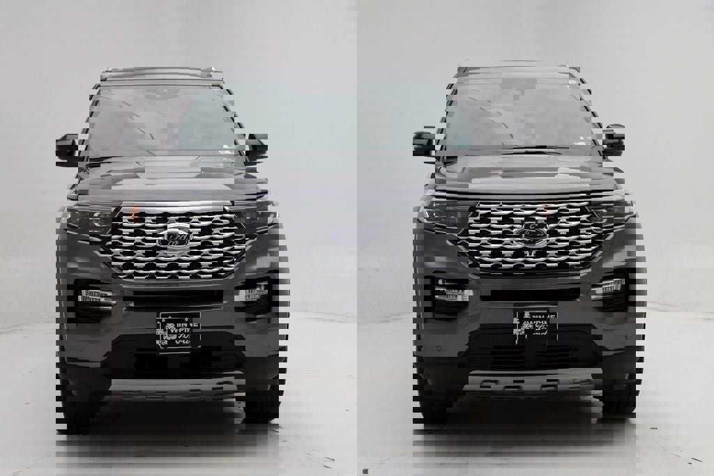 Used 2022 Ford Explorer Platinum w/ Equipment Group 601A image 3