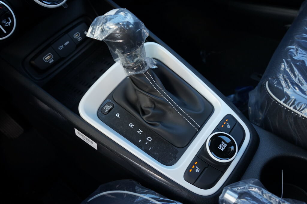 New 2025 Hyundai Venue Limited FWD image 13