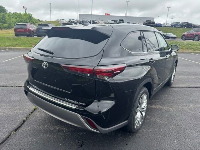 New 2026 Toyota Highlander Platinum AWD/4WD image 3
