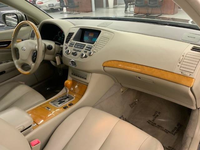 Used 2004 INFINITI Q45 Luxury RWD image 10
