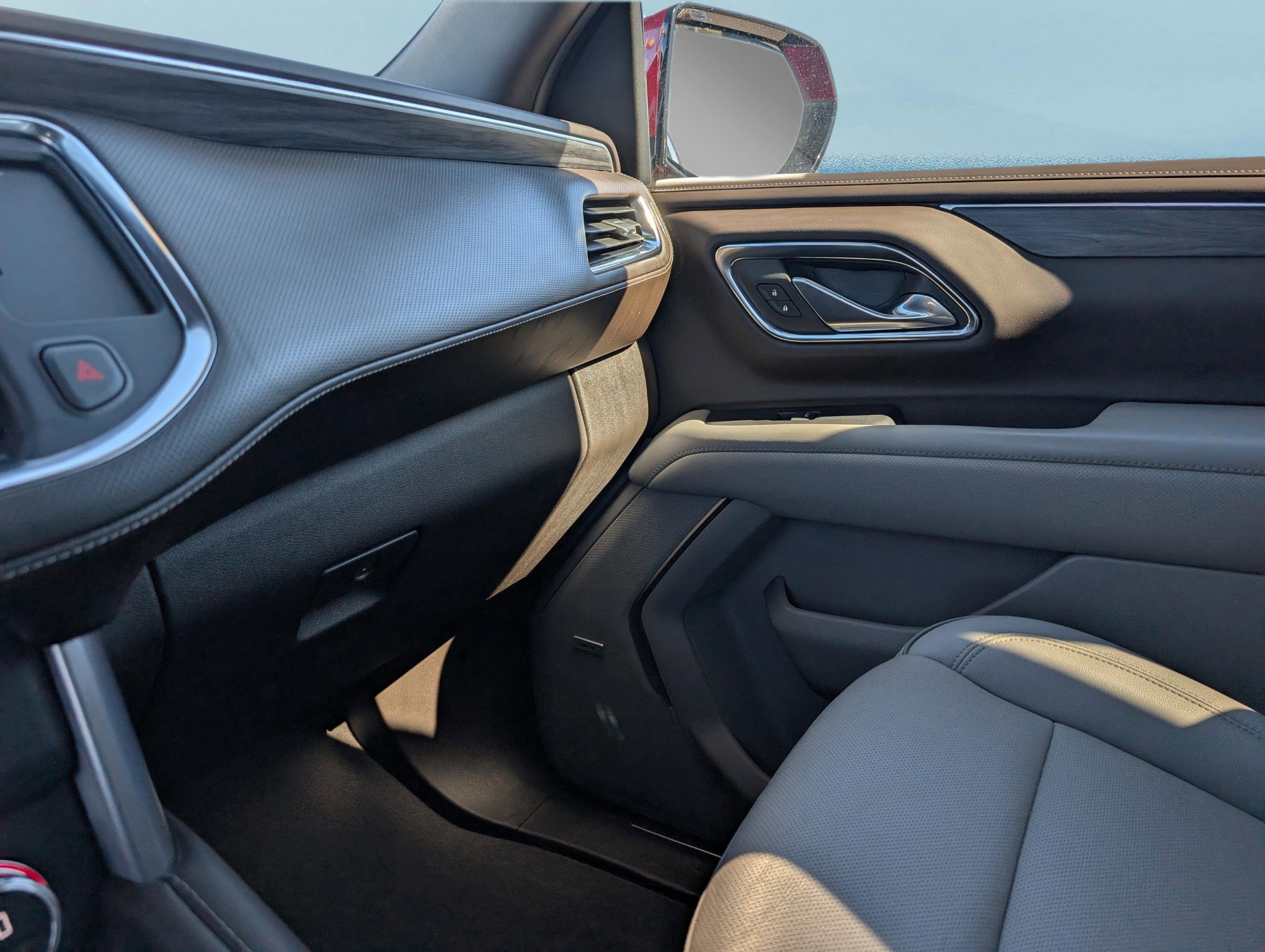 Used 2023 GMC Yukon SLT image 30