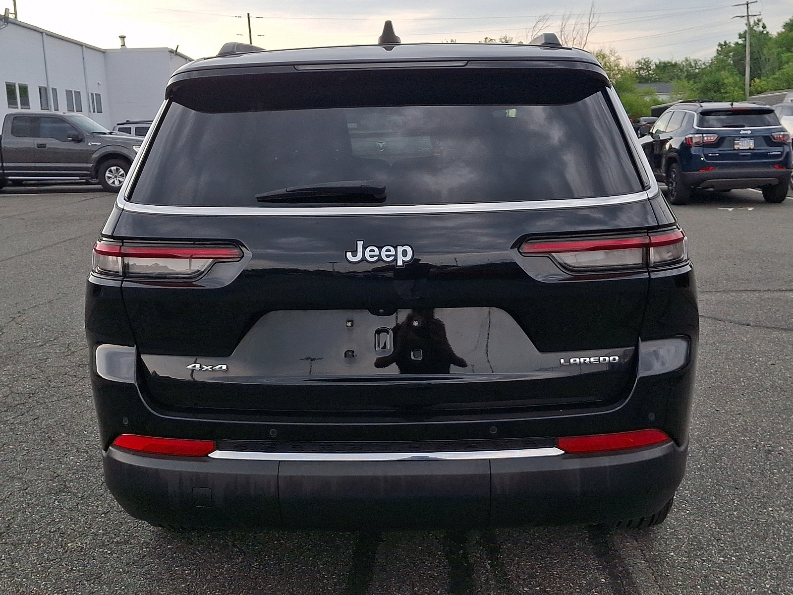 Used 2023 Jeep Grand Cherokee L Laredo w/ Luxury Tech Group I AWD/4WD image 5