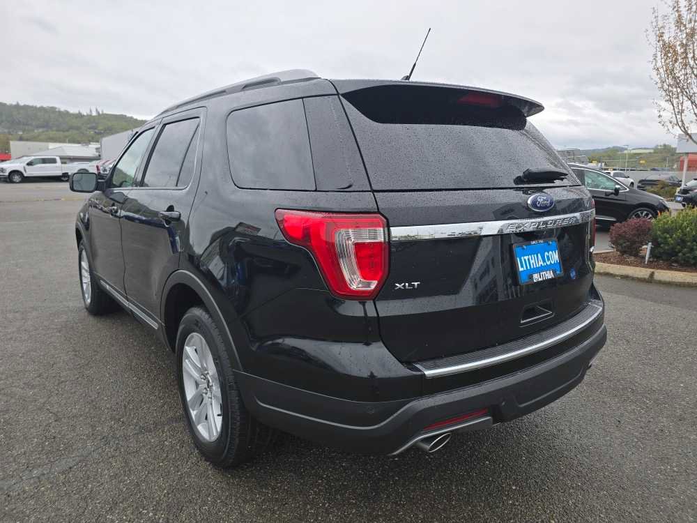 Used 2018 Ford Explorer XLT w/ Equipment Group 202A AWD/4WD image 3