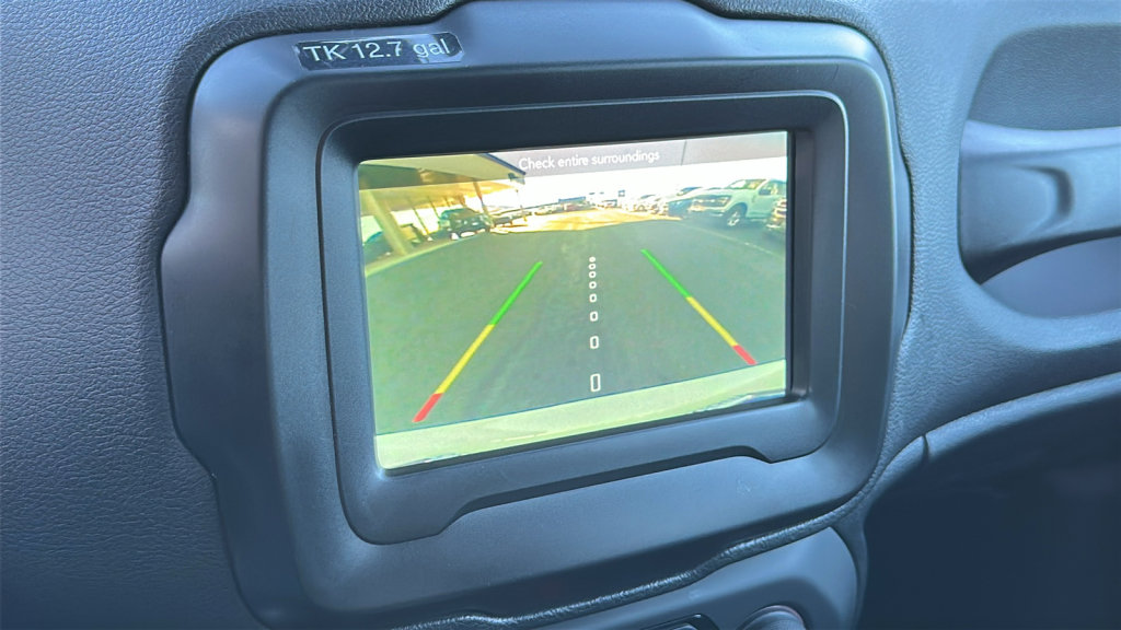 Used 2018 Jeep Renegade Latitude w/ Popular Equipment Group image 16