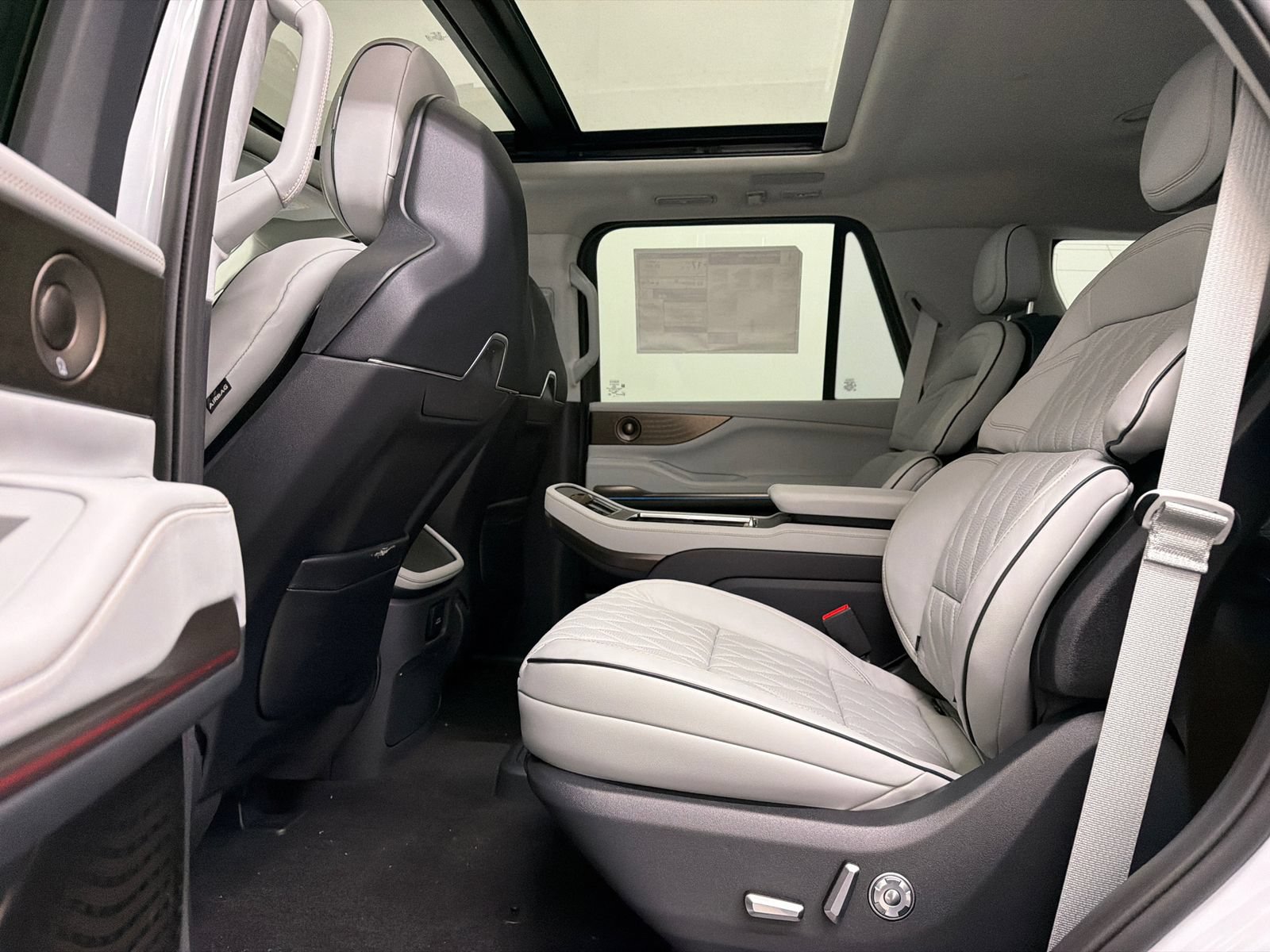 New 2026 Lincoln Navigator Black Label AWD/4WD image 21