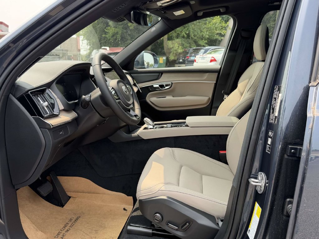 New 2026 Volvo XC90 B6 Plus w/ Protection Package Premier AWD/4WD image 15