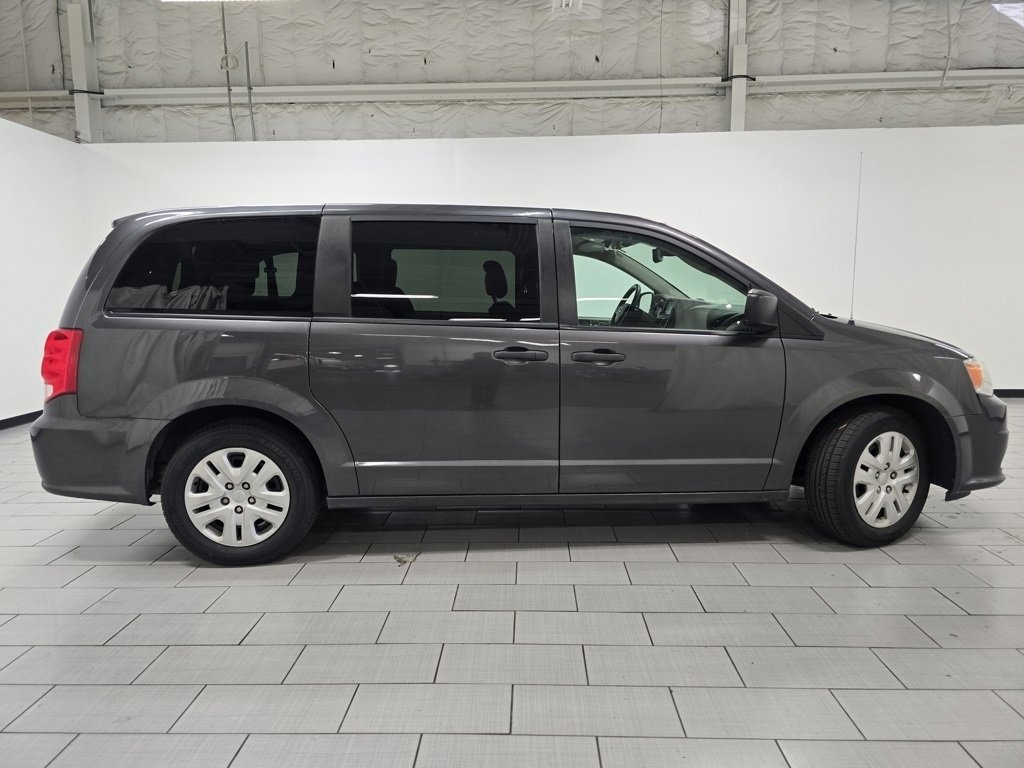 Used 2019 Dodge Grand Caravan SE w/ UConnect Hands-Free Group image 16