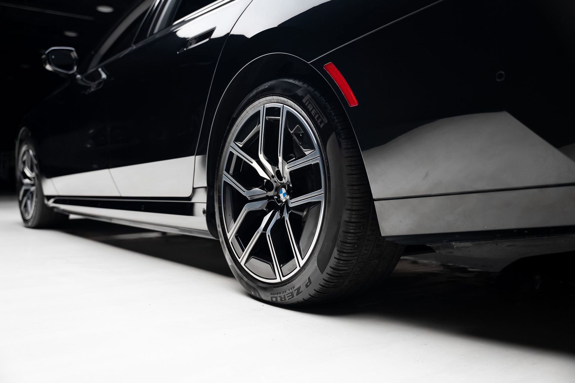 Used 2023 BMW i7 xDrive60 w/ Executive Package 2 AWD/4WD image 77