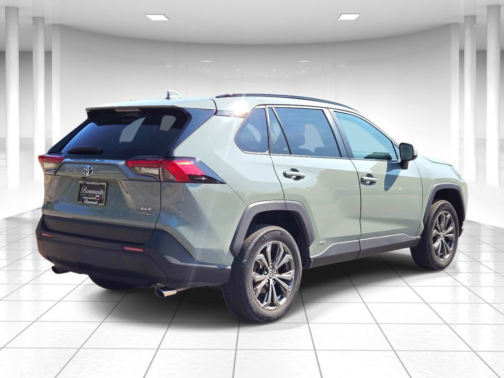 Used 2022 Toyota RAV4 XLE Premium AWD/4WD image 3