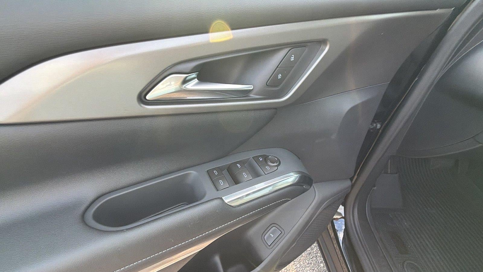 New 2027 Chevrolet Traverse LT w/ Midnight/Sport Edition FWD image 15