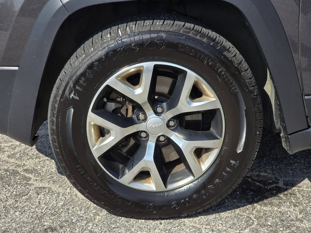 Used 2018 Jeep Cherokee Trailhawk w/ Cold Weather Group AWD/4WD image 10