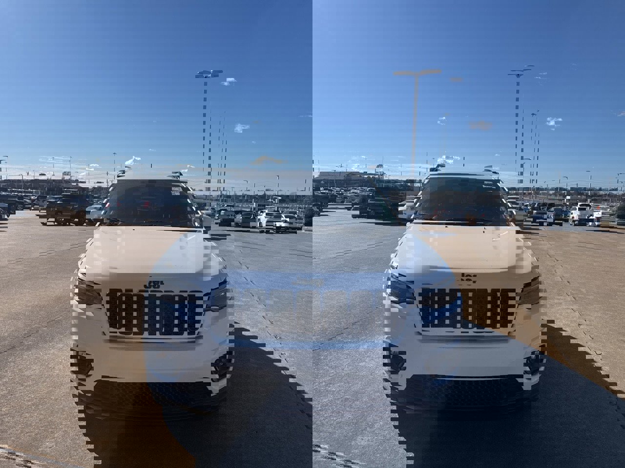 Used 2020 Jeep Cherokee Latitude Plus image 2