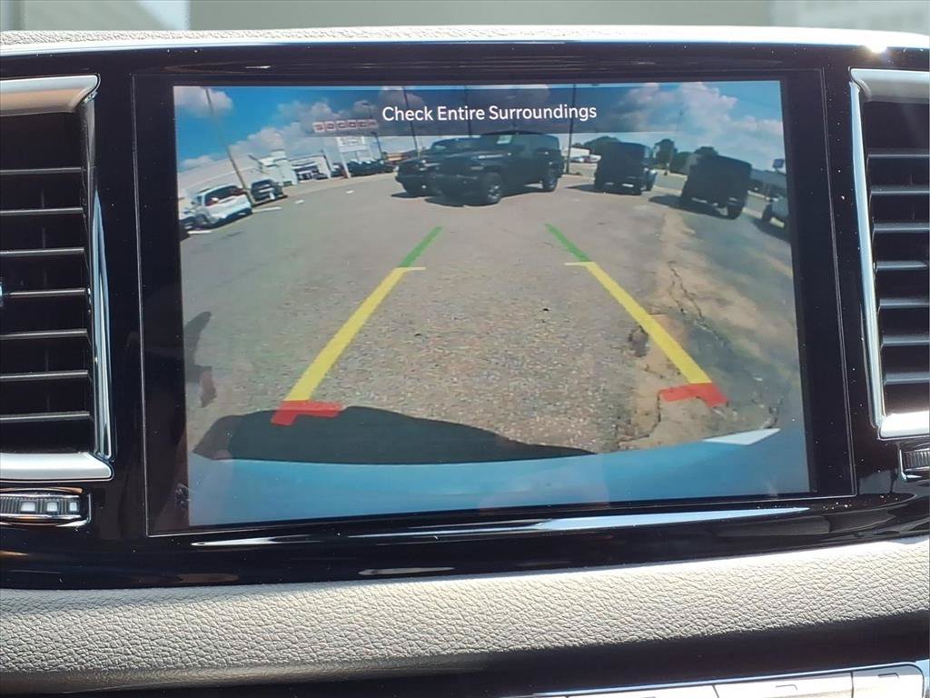 Used 2025 Chrysler Pacifica Select FWD image 4