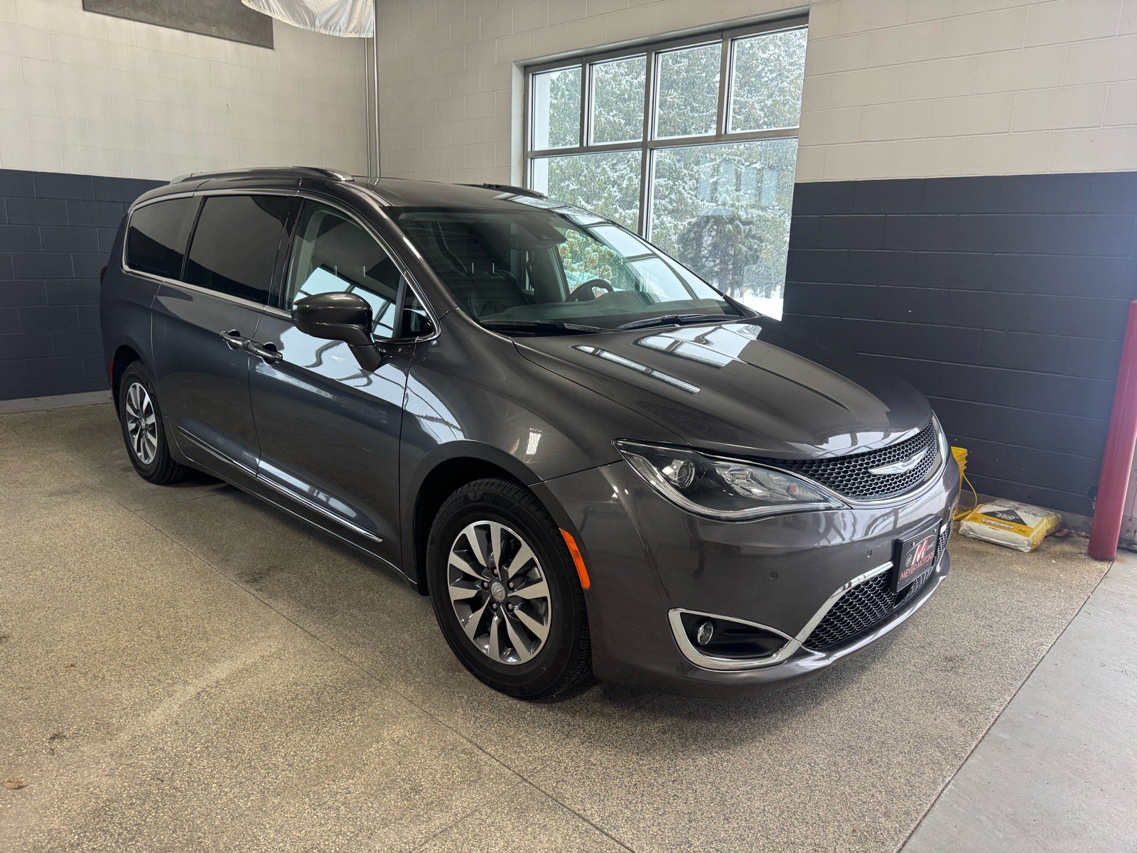Used 2020 Chrysler Pacifica Touring-L Plus image 3