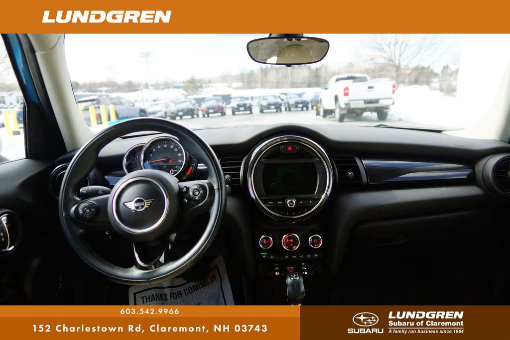 Used 2019 MINI Cooper 4-Door Hardtop image 4