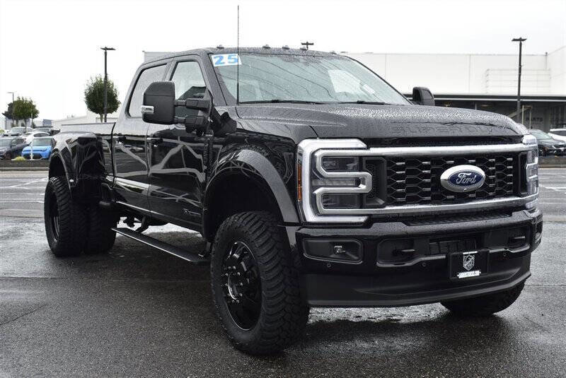 Used 2025 Ford F450 Platinum w/ Camper Package image 7