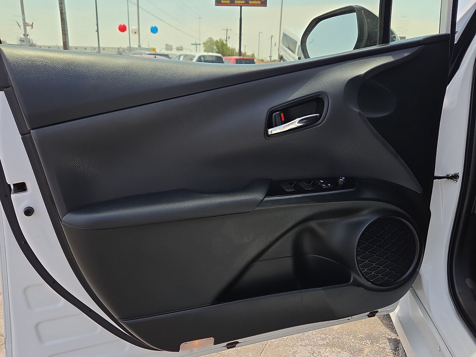 Used 2022 Toyota Prius XLE FWD image 8