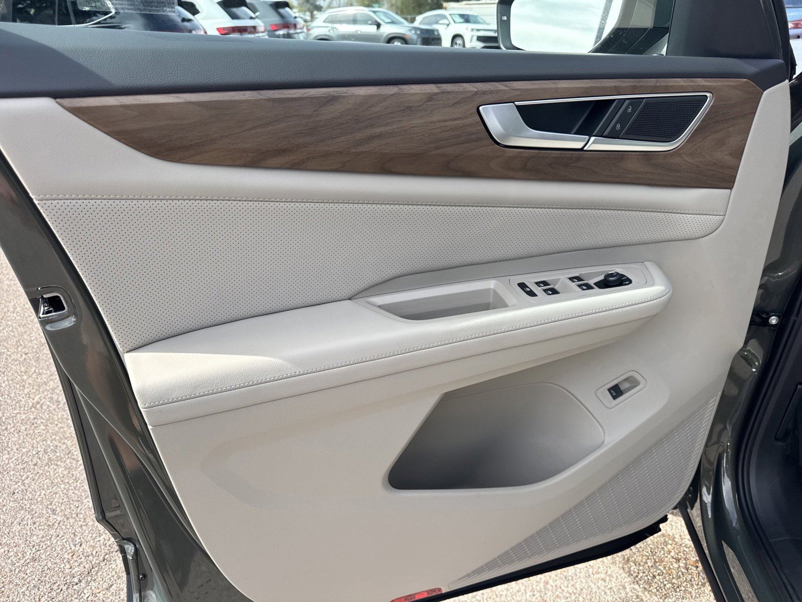 New 2026 Volkswagen Atlas SE image 12