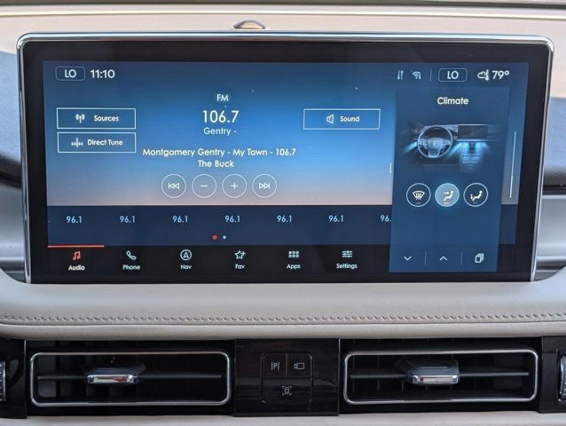 Used 2022 Lincoln Nautilus FWD w/ Premium Package image 16