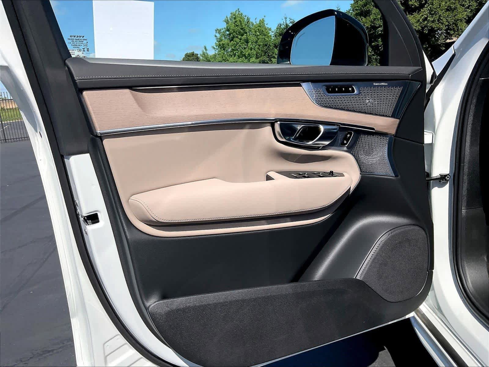 New 2026 Volvo XC90 T8 Ultra w/ Lounge Package AWD/4WD image 24