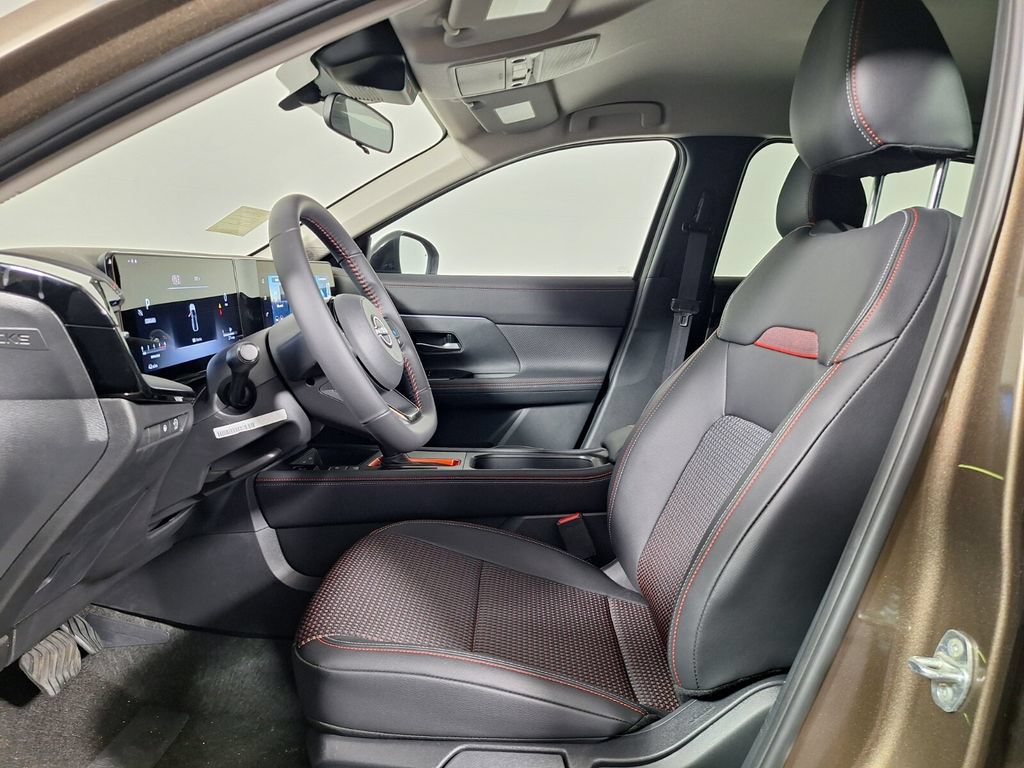 Used 2026 Nissan Kicks SR FWD image 11