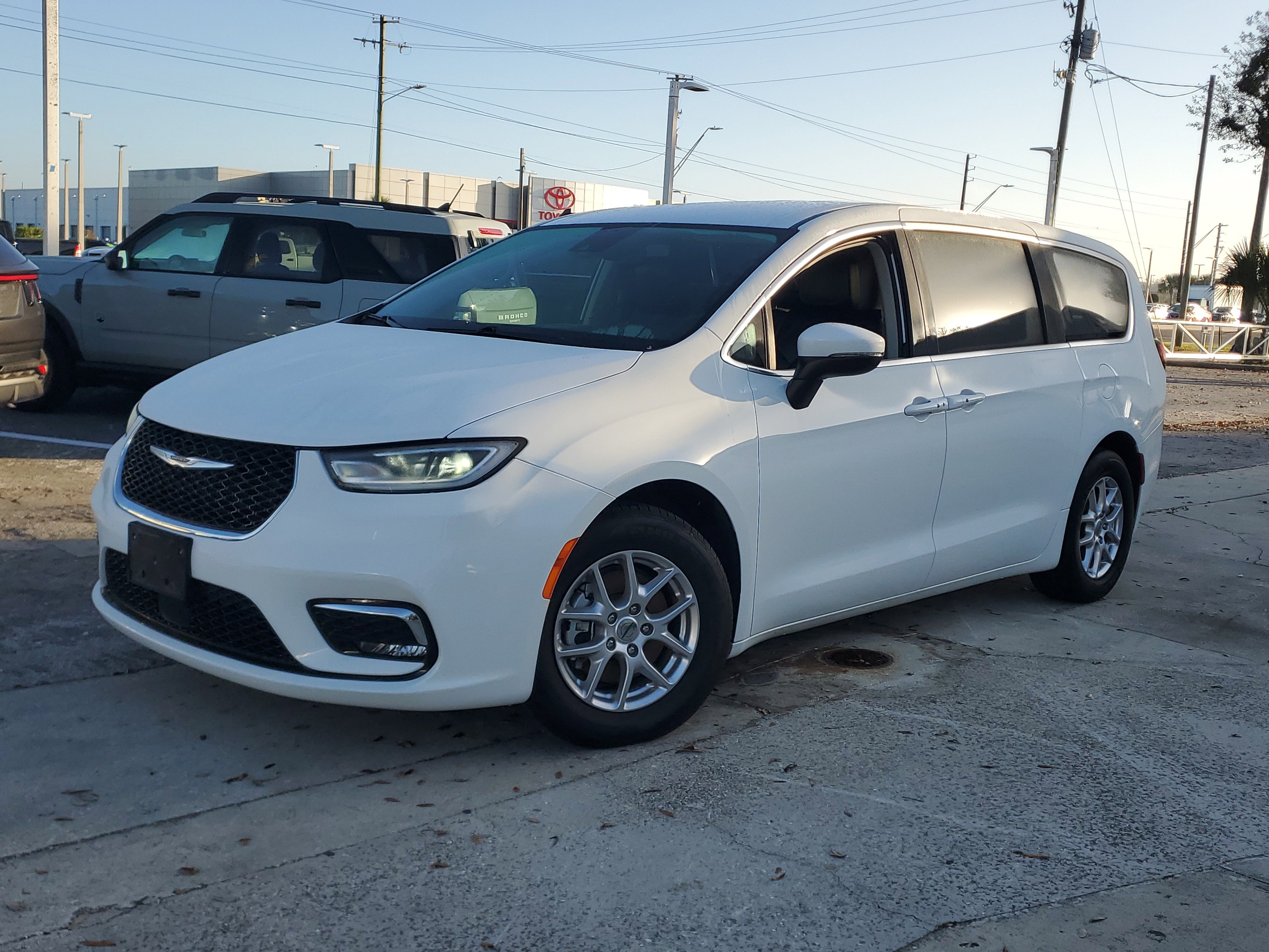 Used 2023 Chrysler Pacifica Touring-L