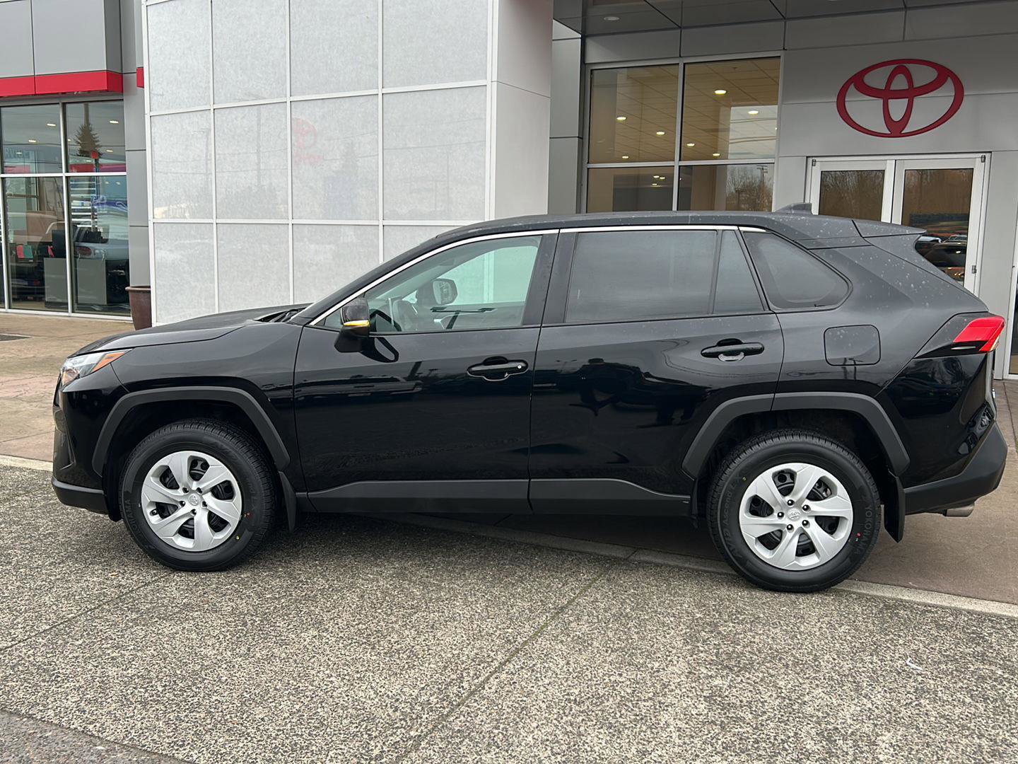 Certified 2023 Toyota RAV4 LE image 9