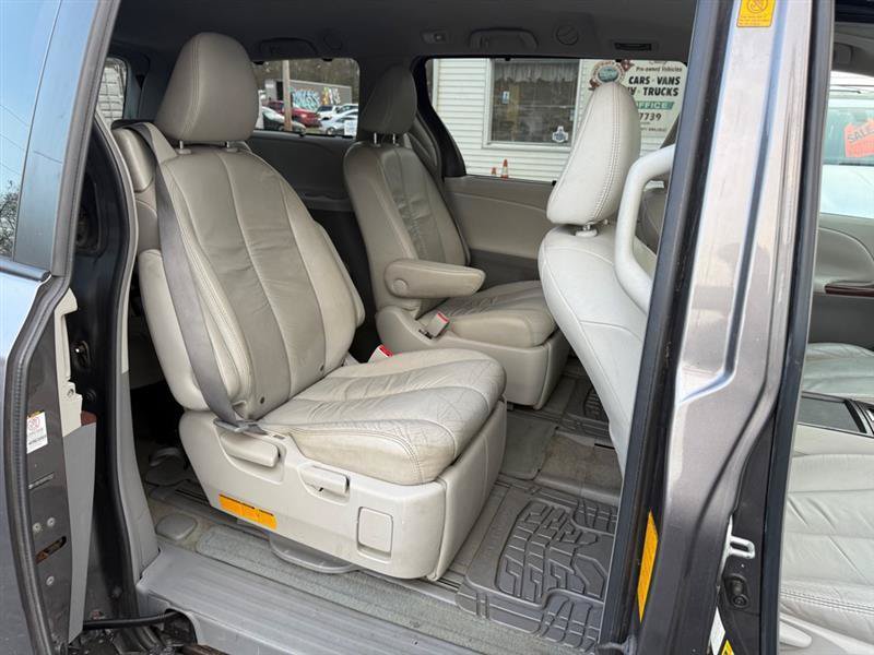 Used 2011 Toyota Sienna XLE AWD/4WD image 25