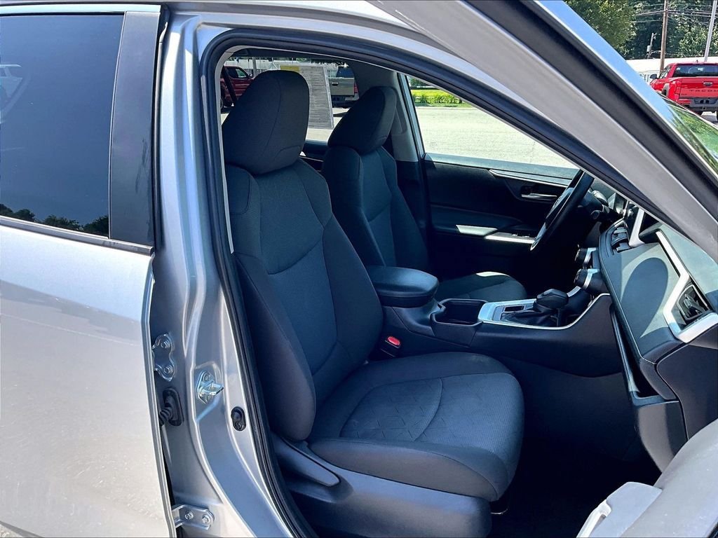 Used 2025 Toyota RAV4 XLE AWD/4WD image 11