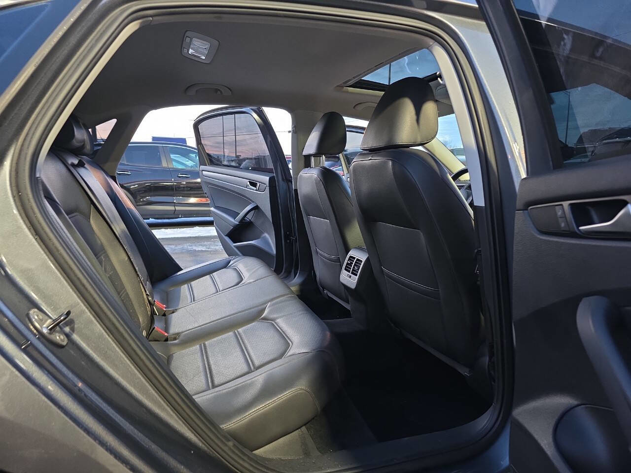 Used 2014 Volkswagen Passat TDI SE image 12