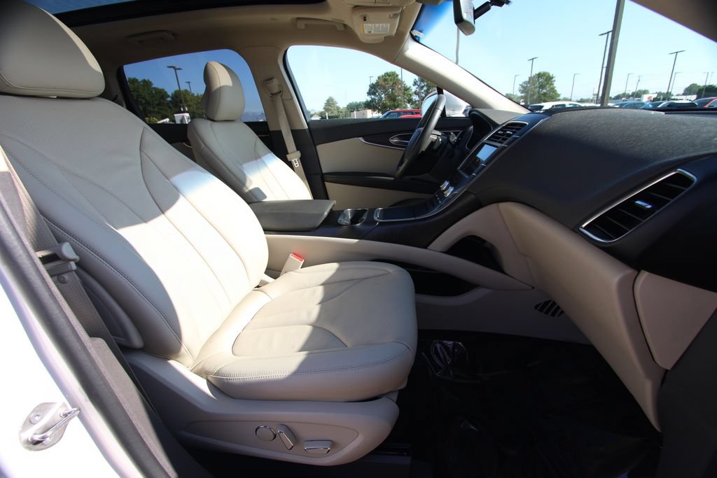 Used 2019 Lincoln Nautilus Reserve w/ Driver Assistance Package AWD/4WD image 8