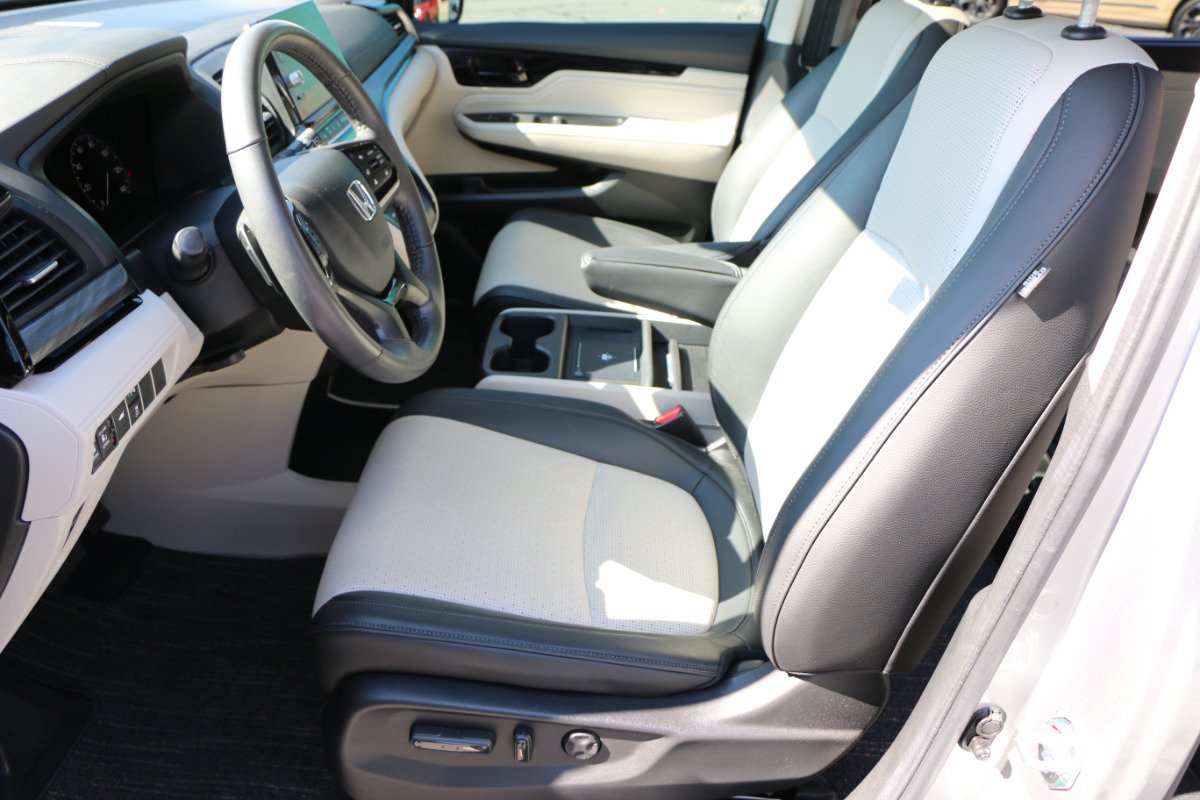 Used 2025 Honda Odyssey Elite image 26