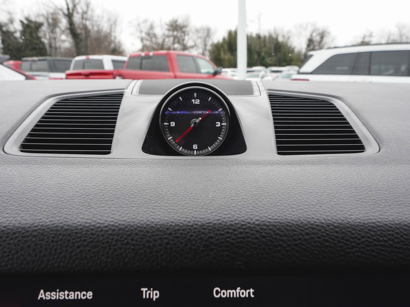 Used 2023 Porsche Cayenne w/ Premium Package image 22